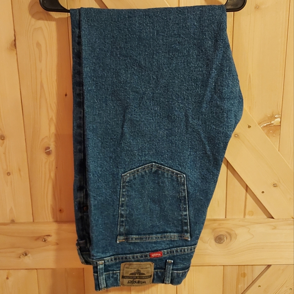 Wrangler Jeans Men's -Size 40x30 Blue Straight Leg Denim Jeans. Premium Quality.
